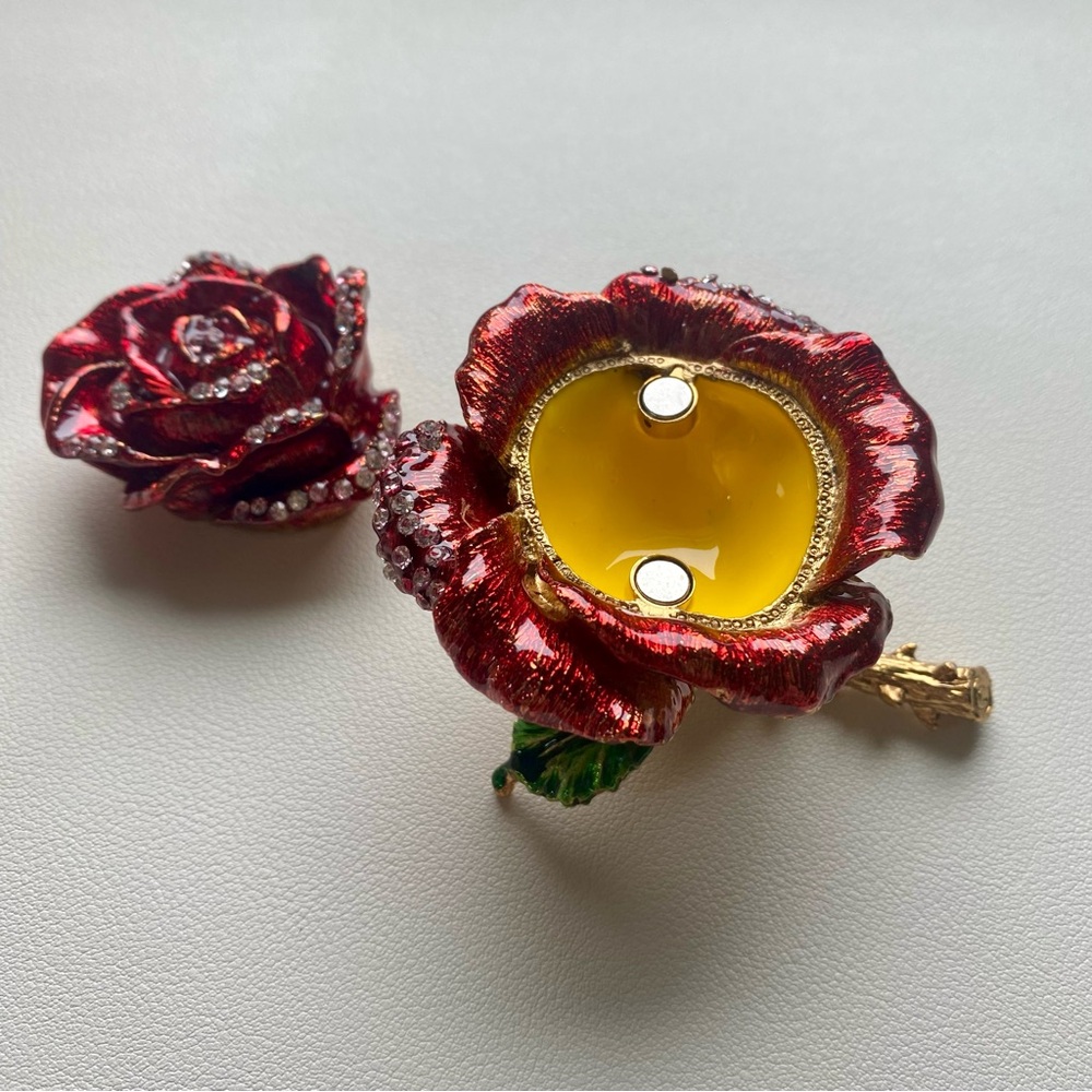 Elegant Red Rose jewelry home decor - Picture 4 of 6